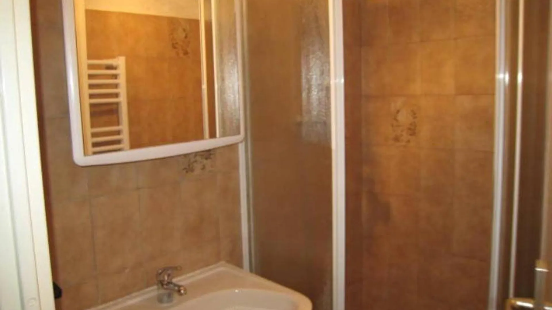 Studio Chaleureux Pour 4 Pers. Au Pied Des Pistes - L'Alpe D'Huez - Fr-1-405-19 Apartment